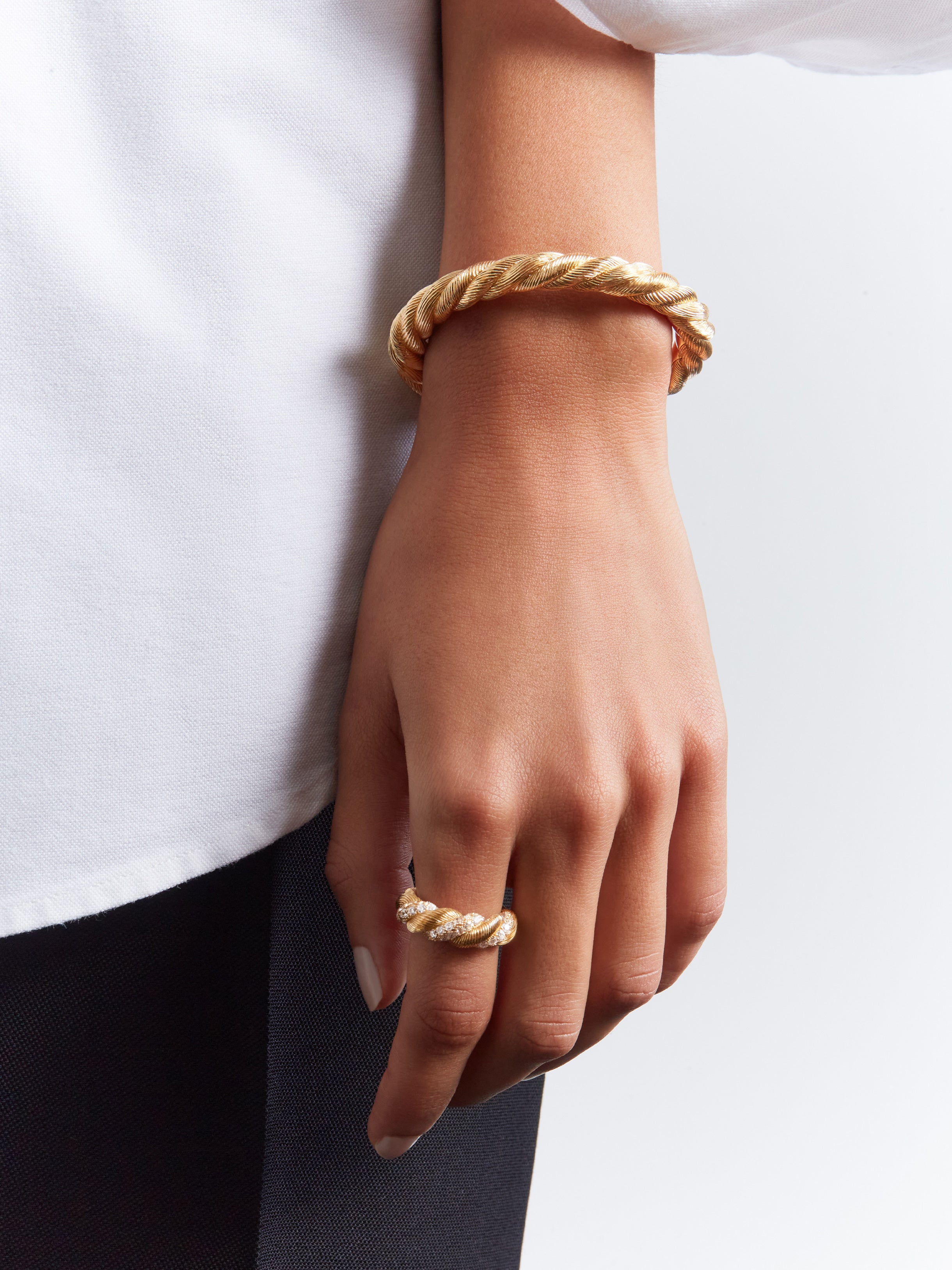 Dune de Poiray Yellow Gold Bracelet Jewellery Poiray Poiray